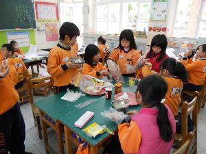 2年4班製作營養三明治，開新視窗